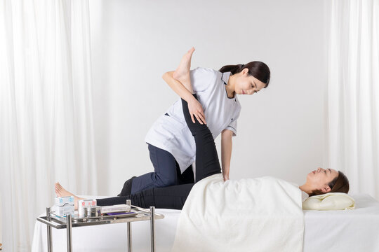 整体師から施術される患者