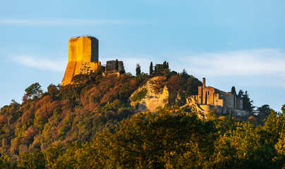 Fototapeta premium Rocca di Tentennano and historic village Castiglione d'Orcia in Tuscany, Italy.