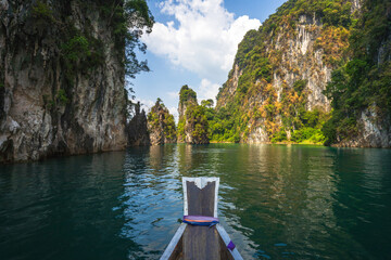 Fototapeta premium tropical islands on boat trip in khao sok national park in thailand