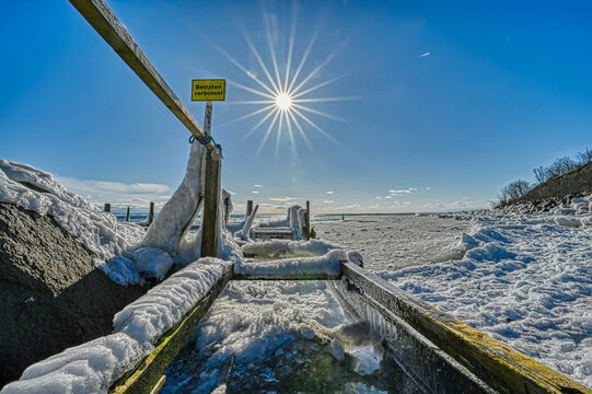 Betreten Verboten- Winter am Steg von Vitt ( am Kap Arkona auf R&uuml;gen)