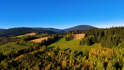 Obraz premium Beautiful morning landscape in the Appalachian Mountains of North Carolina, USA. The Grand Smoky Mountains in autumn. Drone view.