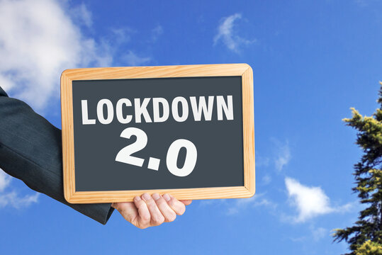 Kreidetafel, Kommt der &bdquo;Lockdown 2.0&ldquo; mit den steigenden Benzinpreisen?