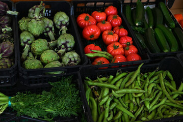 Étal de légumes au marché Claustre del Carme à Port Mahon sur l'île de Minorque