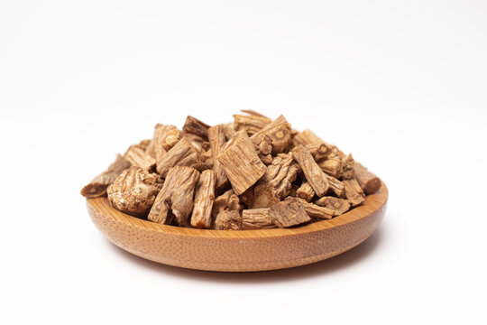 Dry Codonopsis pilosula root slices are placed in a wooden bowl