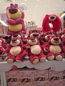 Lotso bear at the toy store	