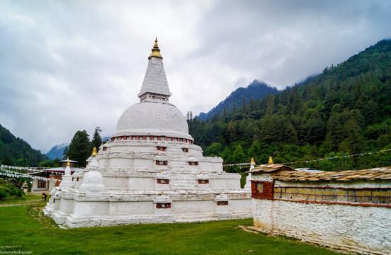 A Nepali style Buddhist stupa (chorten) built in the 1700s by the Bumthang-Ura Highway, Chendebi, Trongsa, Bhutan
