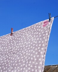 Mały kocyk w kropki © Adam