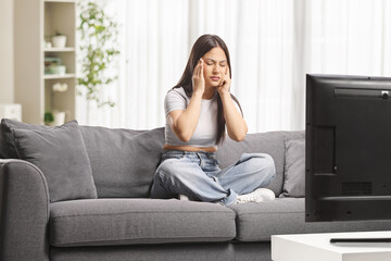 Obraz premium Young woman with a headache