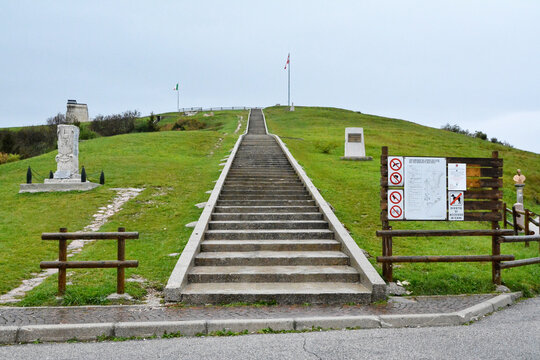 Il Sacrario sulla cima del Monte Grappa in Veneto, Italia. 