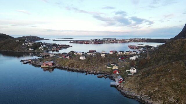 Im&aacute;genes a&eacute;reas de Reine en Lofoten, en Noruega, im&aacute;genes de drone, 4k 30fps