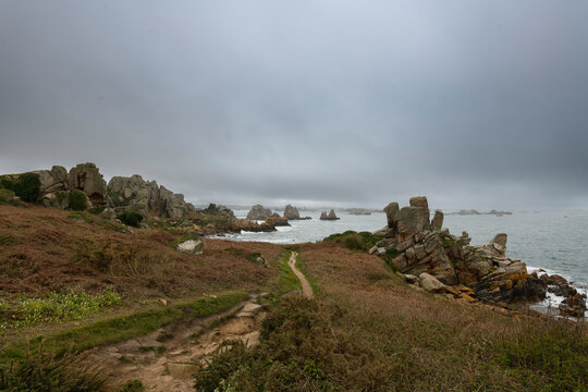 Magnifique paysage de la c&ocirc;te bretonne - Plougrescant Bretagne France