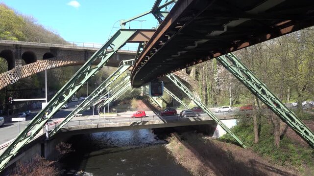 Wuppertaler Schwebebahn, Wuppertal. Nordrhein-Westfalen, Deutschland