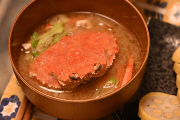 蟹面の入った味噌汁 © Enriqecido