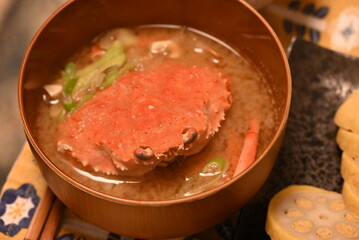 蟹面の入った味噌汁 © Enriqecido