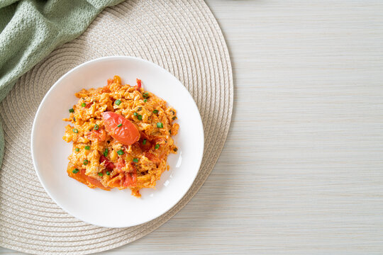 Stir-fried tomatoes with egg or Scrambled eggs with tomatoes