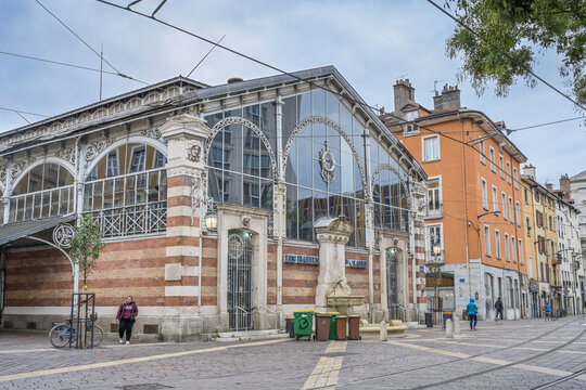 Markthalle Les Halles Sainte-Claire, Grenoble, Frankreich