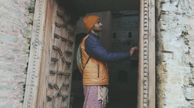 Bhaderwah Fort, also known as Qilla or Ratangarh Fort, is located in Bhaderwah, Doda district of Jammu and Kashmir, India.	