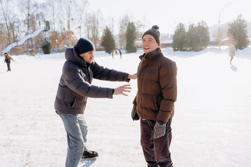 Naklejka premium Two friends share a joyful moment on an ice rink, with sunlight glinting off the snow. Laughter fills the air as they glide and play, surrounded by a winter wonderland.