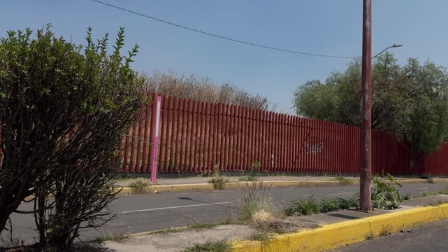 Cinematic perspective of public infrastructure and urban decay in a Latin American city, 4K ProRes.