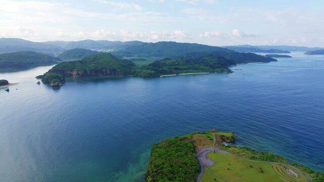 宇那利崎と岩屏風（沖縄県西表島）