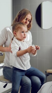 Ophthalmologist in clinic explains diagnosis about girl's eyesight - mother and daughter's healthcare