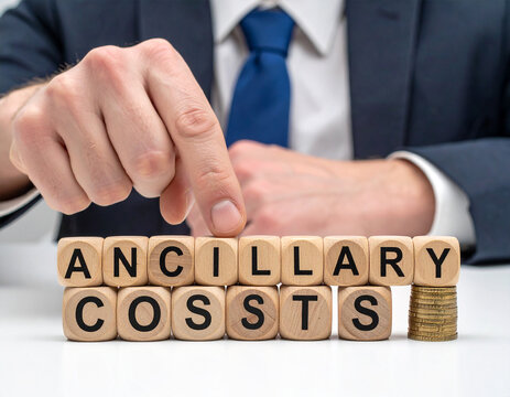 Ancillary Costs - Geschäftsmann zeigt auf das Wort "Ancillary Costs"