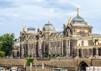 Obraz premium Academy of Fine Arts building with golden angel and famous artist names in Dresden