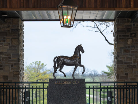 The Breeders' Cup Ltd statue.