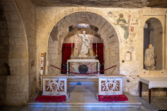 Underground altar with marble statue - Rabat, Malta
