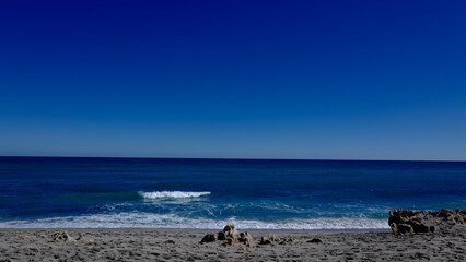 The coral rocky coast off Jupiter Island Beach in Florida © Jorge Moro