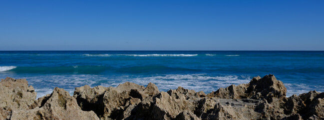 The coral rocky coast off Jupiter Island Beach in Florida © Jorge Moro