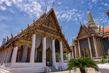 Obraz premium The majestic Grand Palace and Wat Phra Kaew temple complex in Bangkok, Thailand.