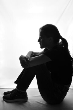 mulher machucada pede socorro, campanha contra viol&ecirc;ncia contra a mulher 