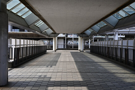 駅へと続く道