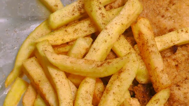 Papas a la francesa con chuleta