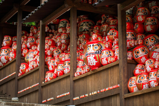 勝尾寺の勝ちダルマ