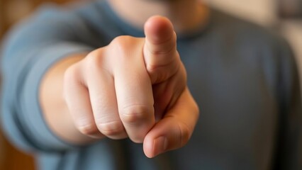 Obraz premium Close-up of a man pointing his finger directly forward.