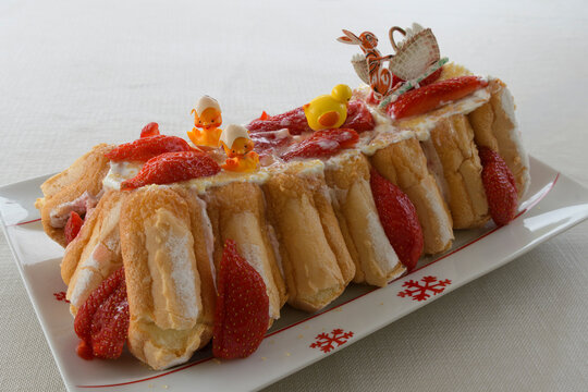 Joli g&acirc;teau Carlotte aux Fraises