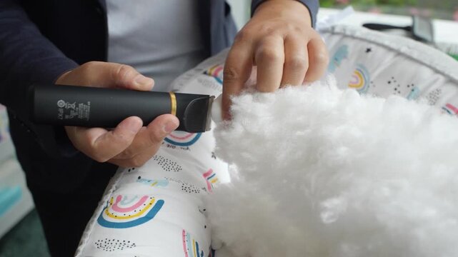 Grooming school: Teaching paw cleaning on a training model.
