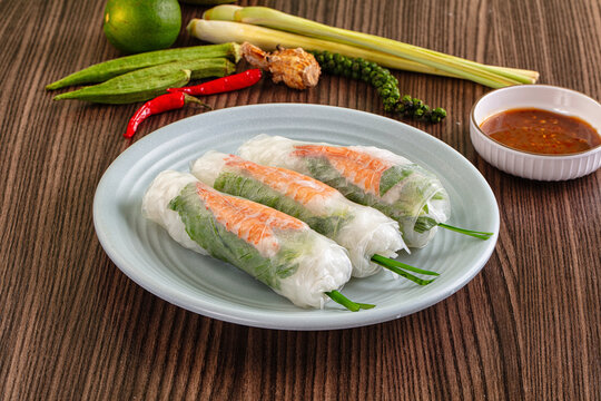 Vietnamese spring roll with prawn
