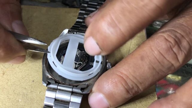 battery replacement watch service