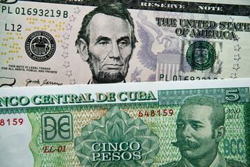 peso kubańskie i dolar amerykański  © Marcin Łazarczyk