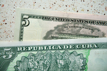 peso kubańskie i dolar amerykański  © Marcin Łazarczyk