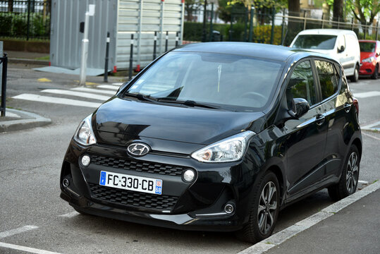 Mulhouse - France - 5 April 2026 - front view of black hyundai I10 parked in the street