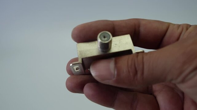 Coaxial Signal Splitter and Electronic Connectors