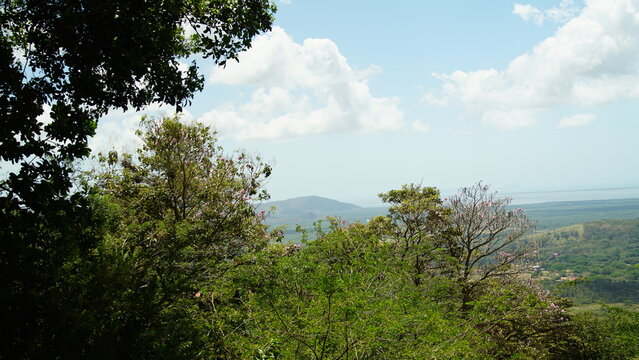 Vista de cielo y monta&ntilde;as