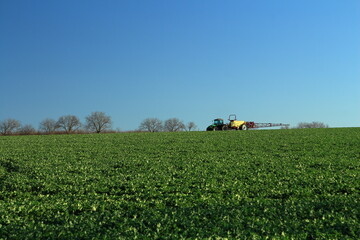 Obraz premium A tractor in a field