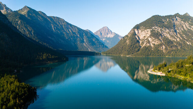 PAISAJE BOSQUE Y LAGO
