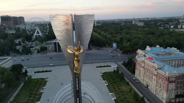 Aerial drone shot orbiting the stele to the liberators of rostov and theater square in rostov-on-don, russia during a beautiful sunset