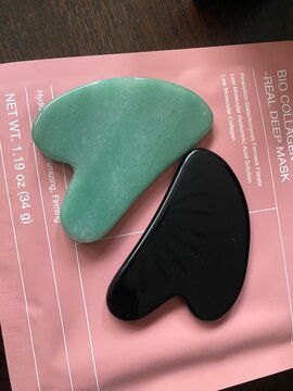 Gua sha nero e verde
